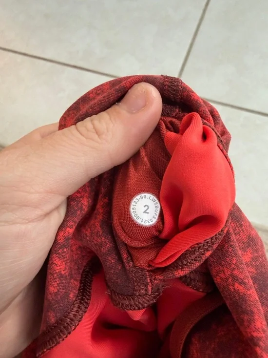 lululemon athletica Red Marble Print Leggings - Picture 3 of 3